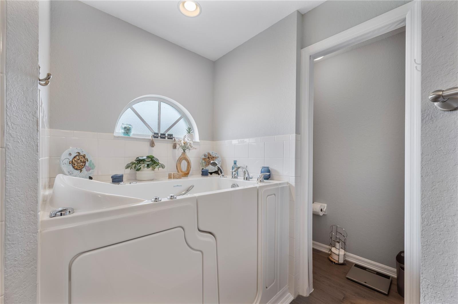 Image 22 of 40 For 1001 Destin Drive