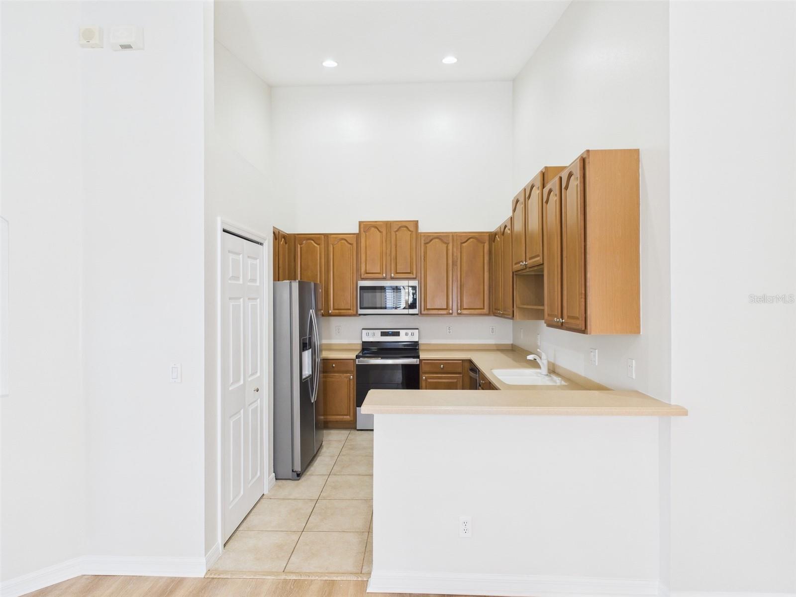 Image 4 of 25 For 2727 Rutledge Court