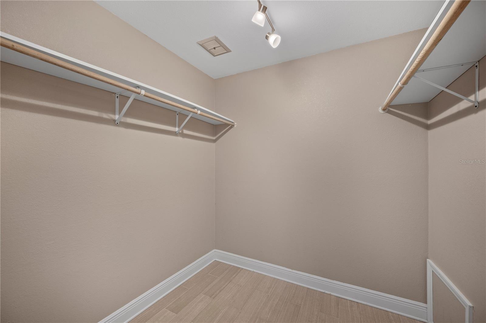 Image 18 of 50 For 627 Palmore Court