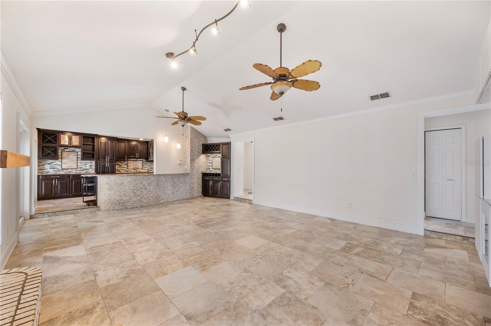 Image 23 of 50 For 627 Palmore Court