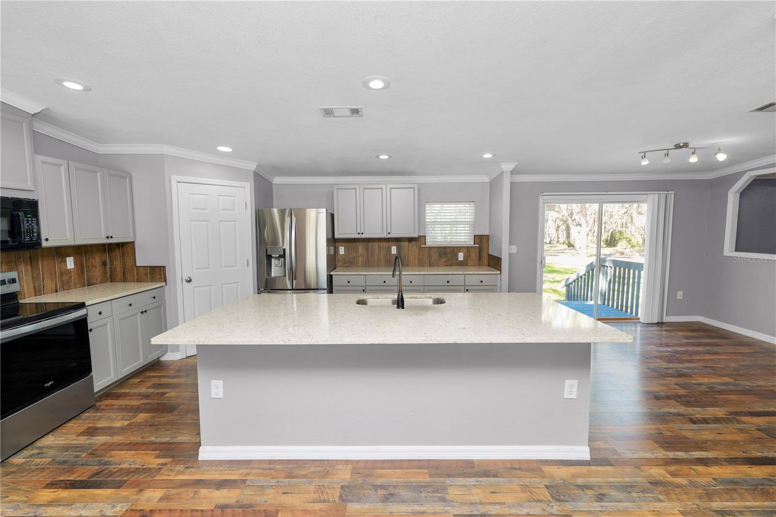 Image 8 of 63 For 7405 Shoupe Road