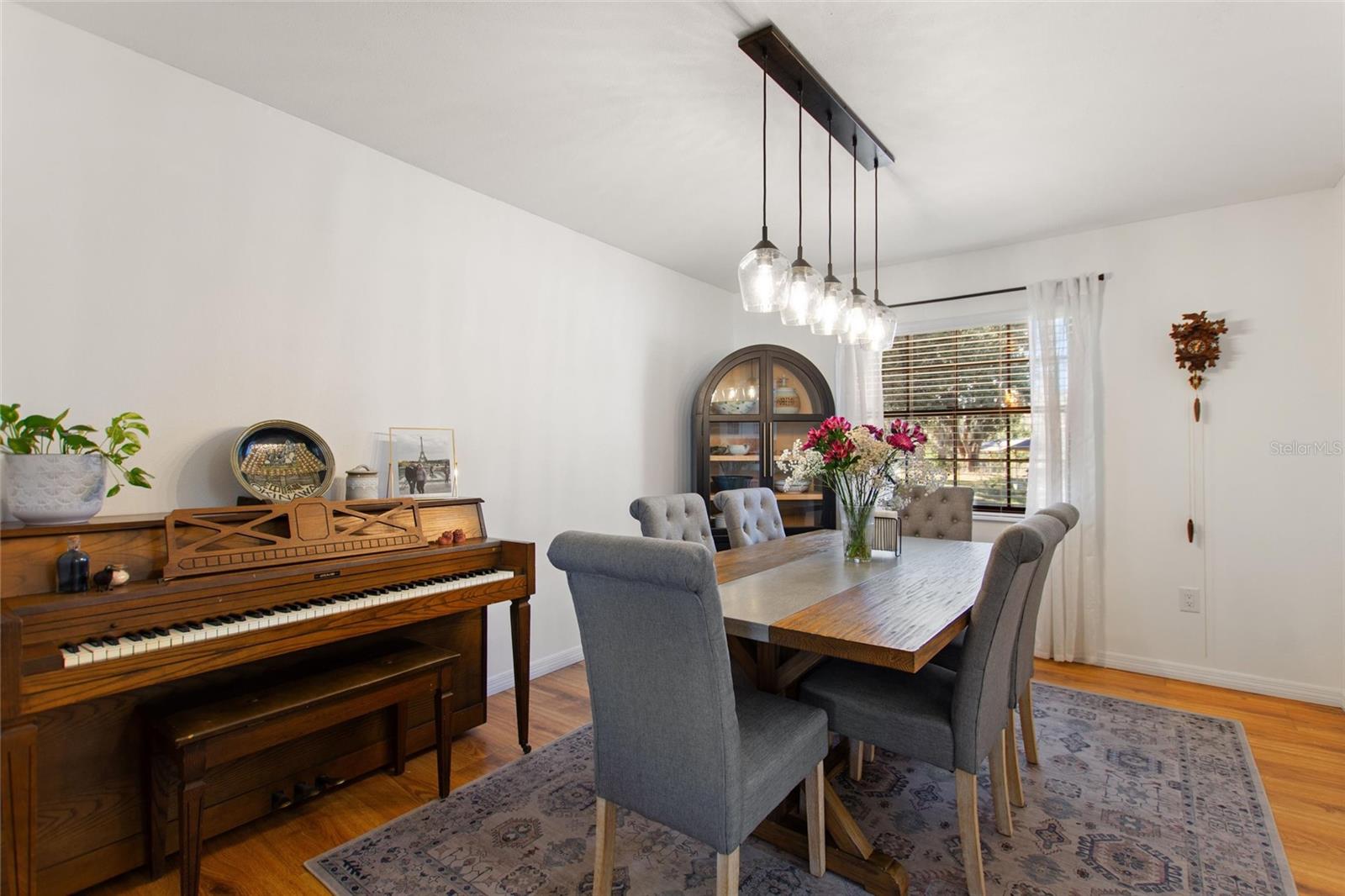 Image 13 of 53 For 7853 Rolling Grove Drive E