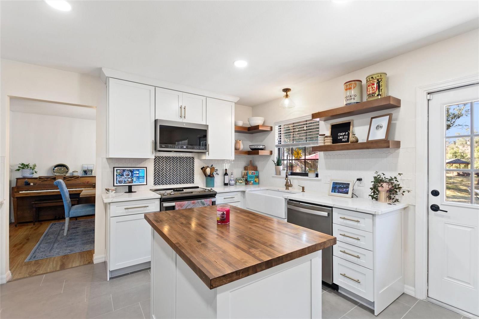 Image 14 of 53 For 7853 Rolling Grove Drive E