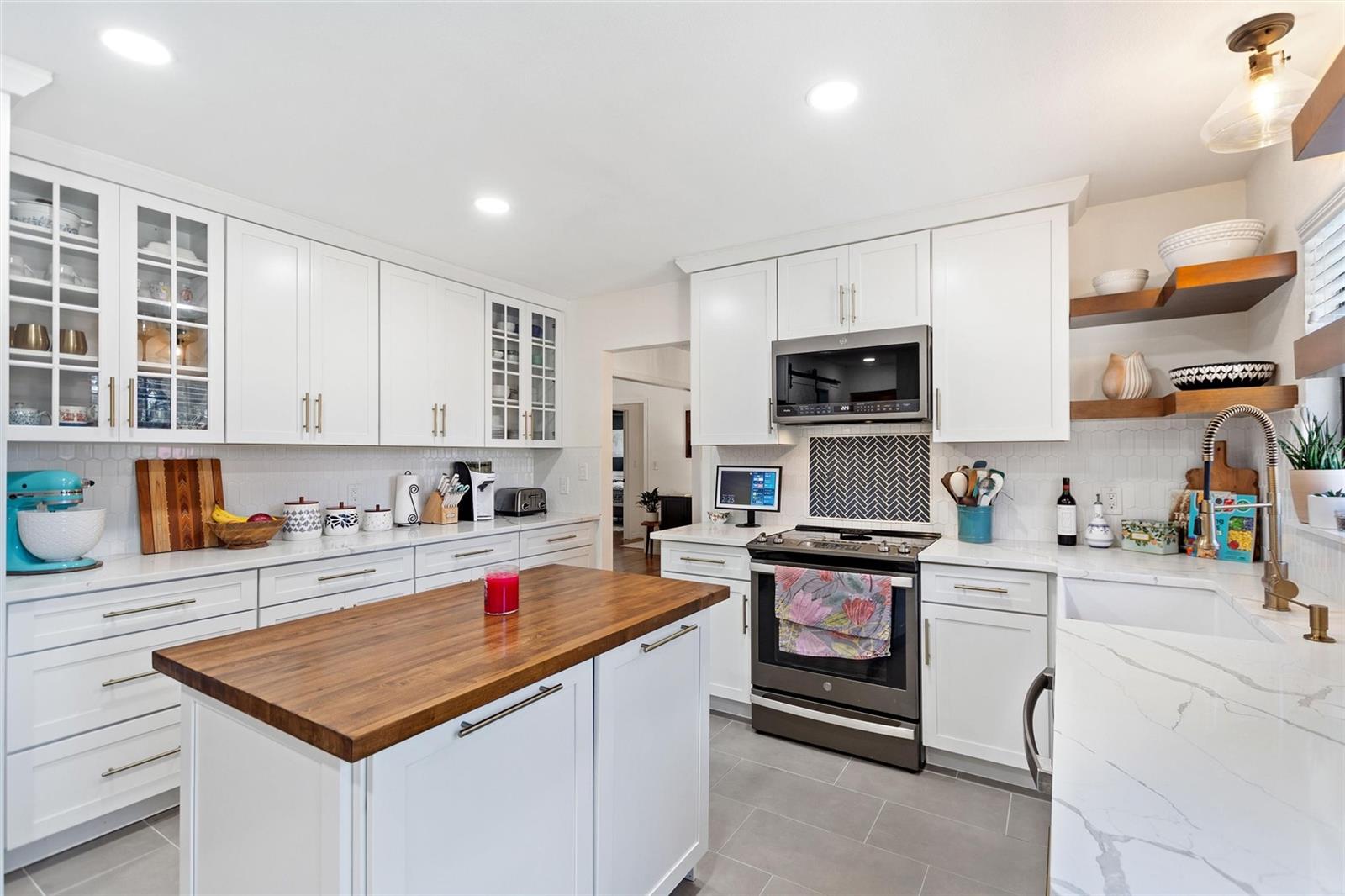 Image 15 of 53 For 7853 Rolling Grove Drive E