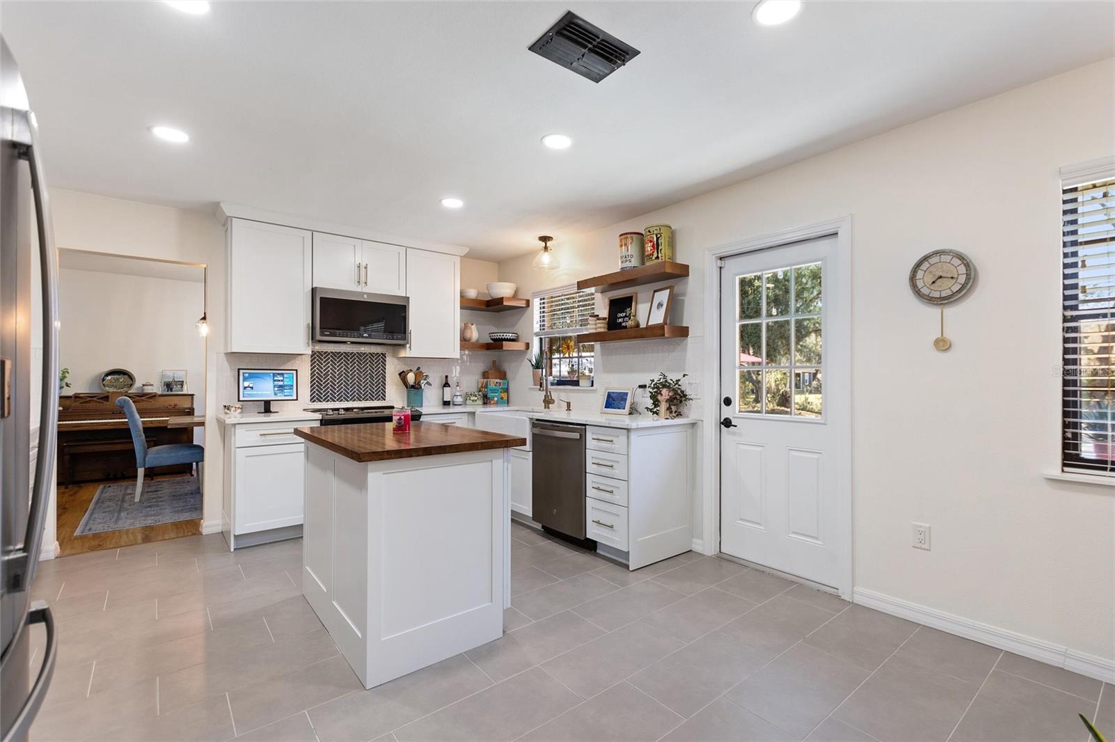 Image 18 of 53 For 7853 Rolling Grove Drive E