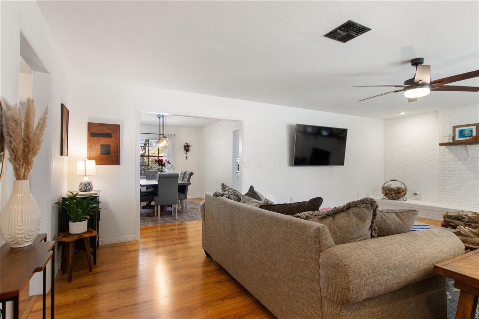 Image 8 of 53 For 7853 Rolling Grove Drive E