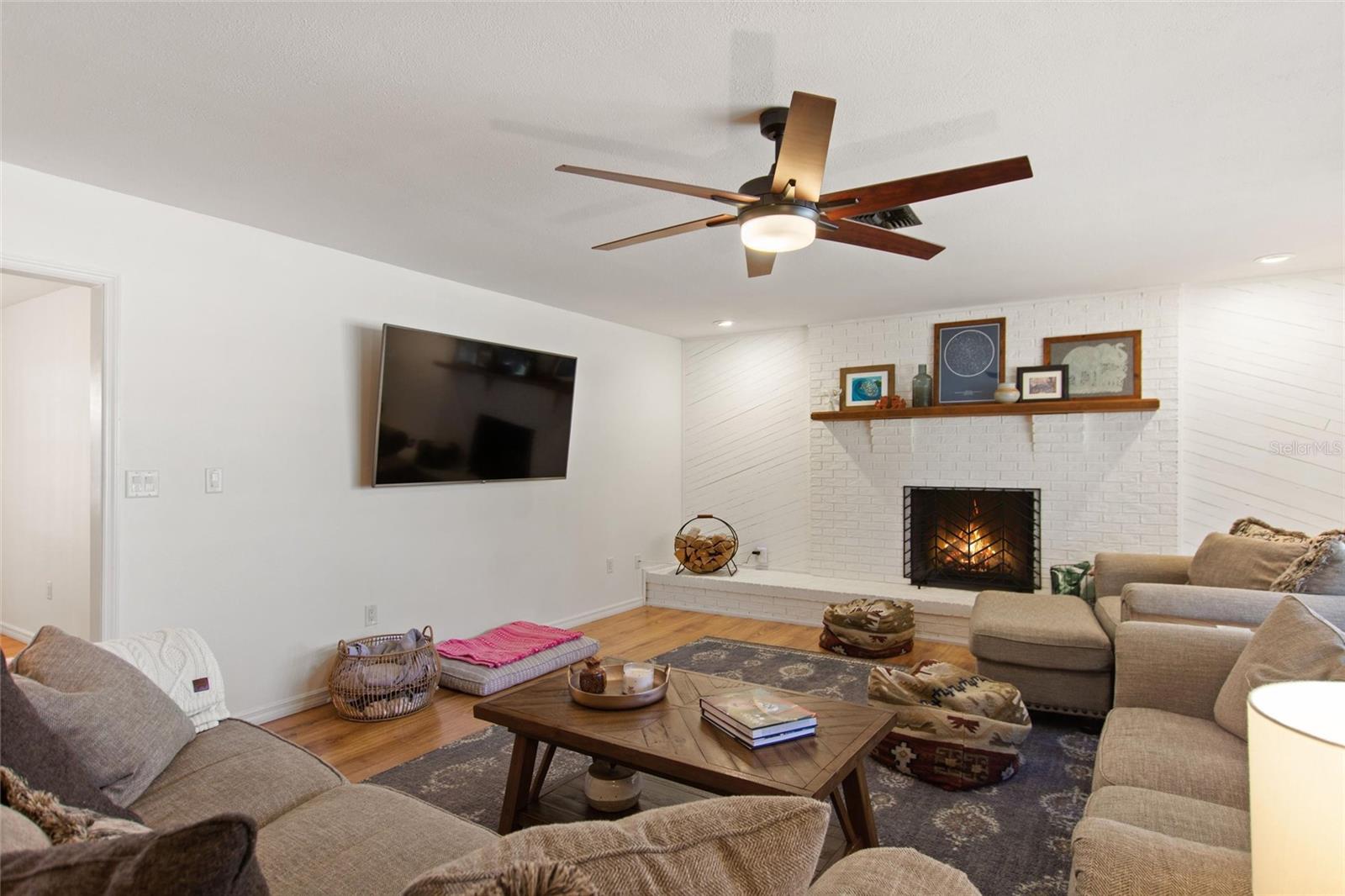 Image 9 of 53 For 7853 Rolling Grove Drive E