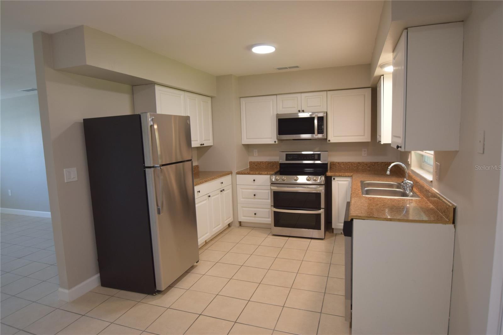 Image 3 of 14 For 909 Bella Vista Street