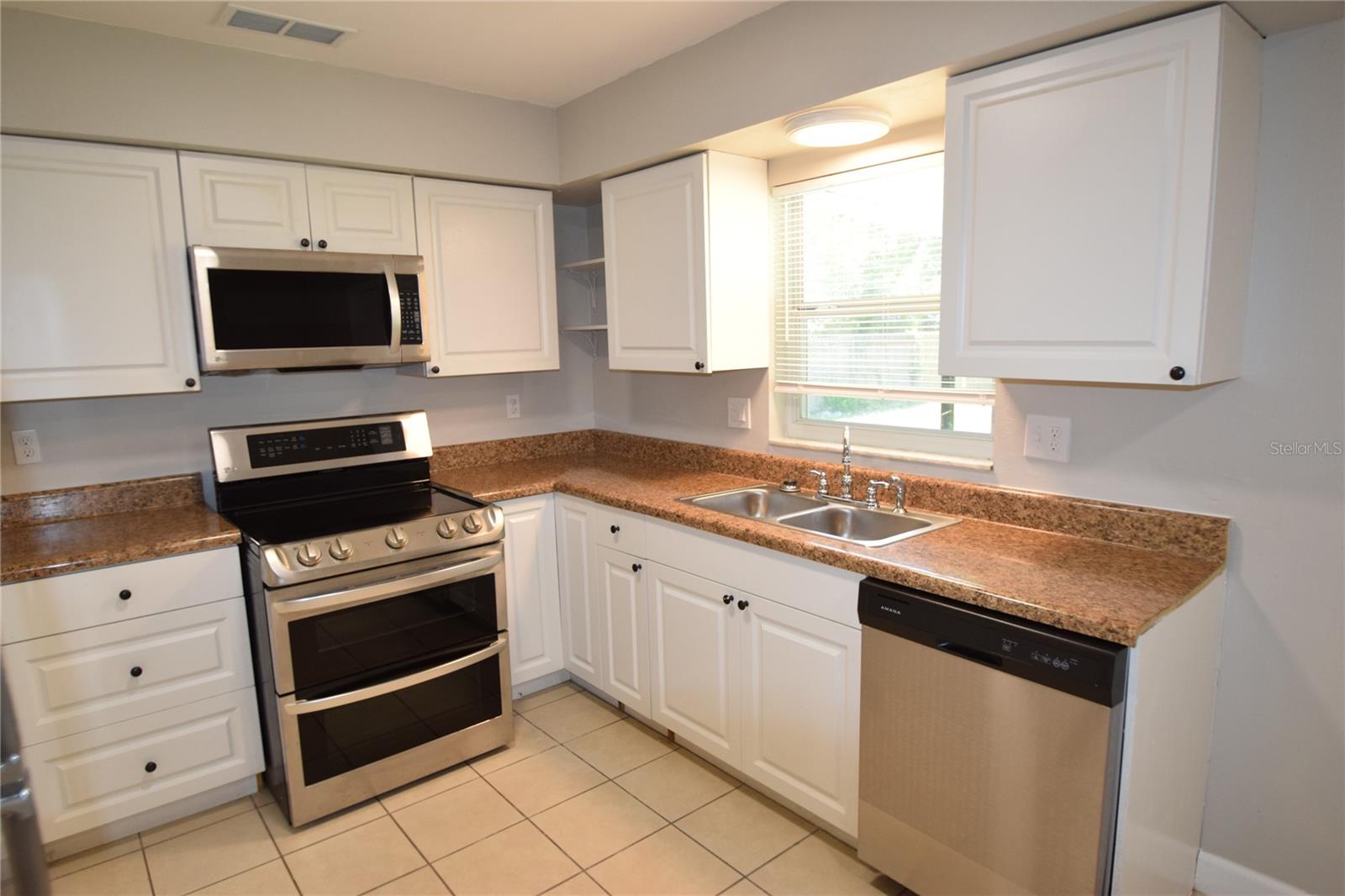 Image 4 of 14 For 909 Bella Vista Street