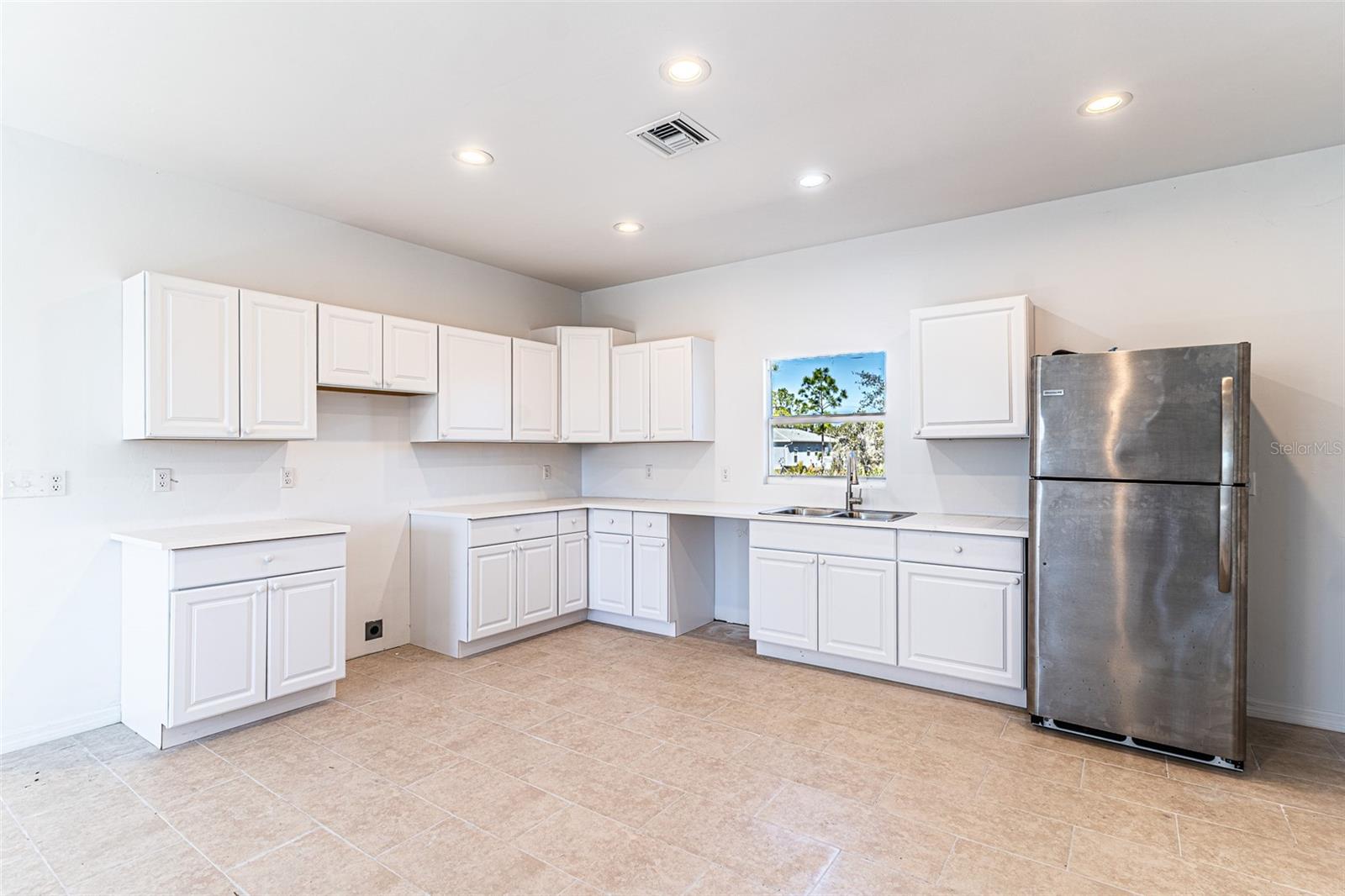 Image 4 of 19 For 1406 Bittersweet Street