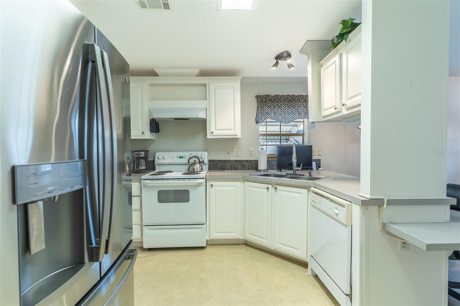 Image 5 of 38 For 13 Silversides Street