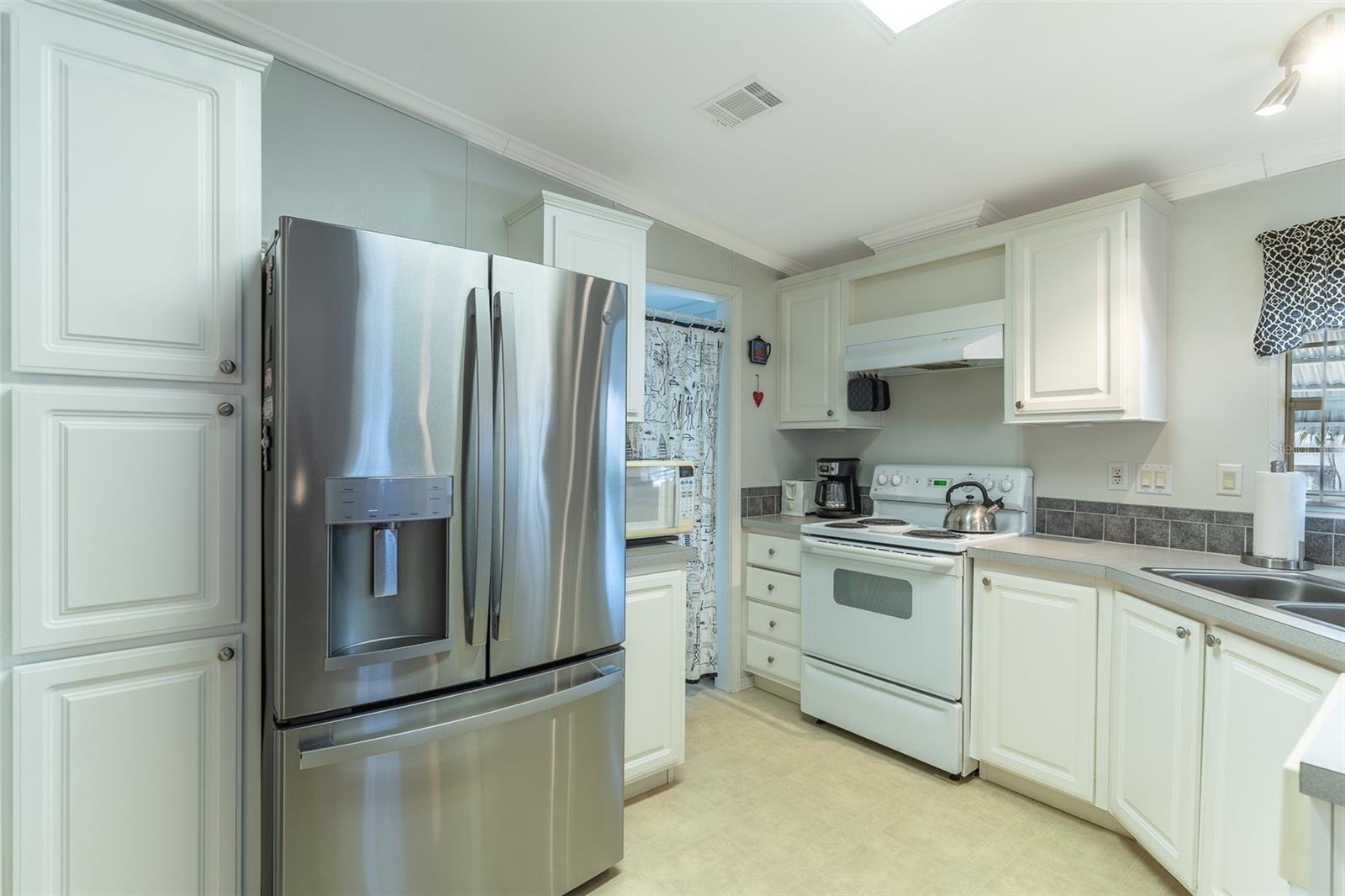 Image 6 of 38 For 13 Silversides Street