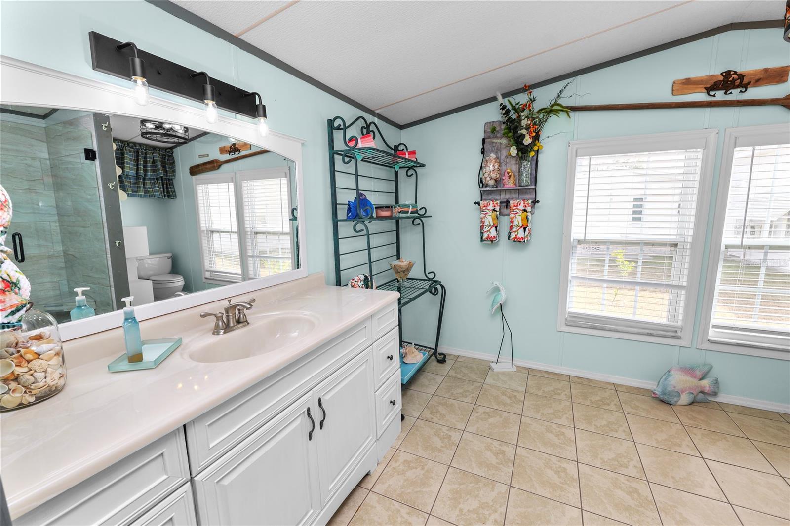 Image 11 of 25 For 5121 Shore Line Drive