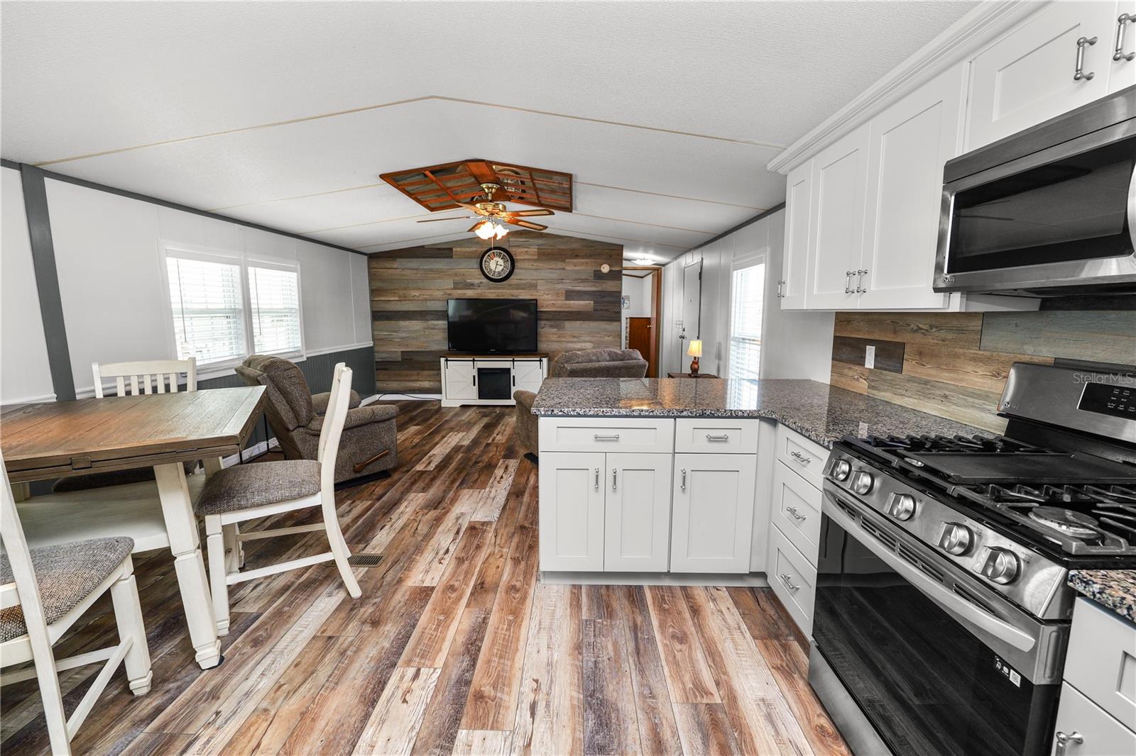 Image 15 of 25 For 5121 Shore Line Drive