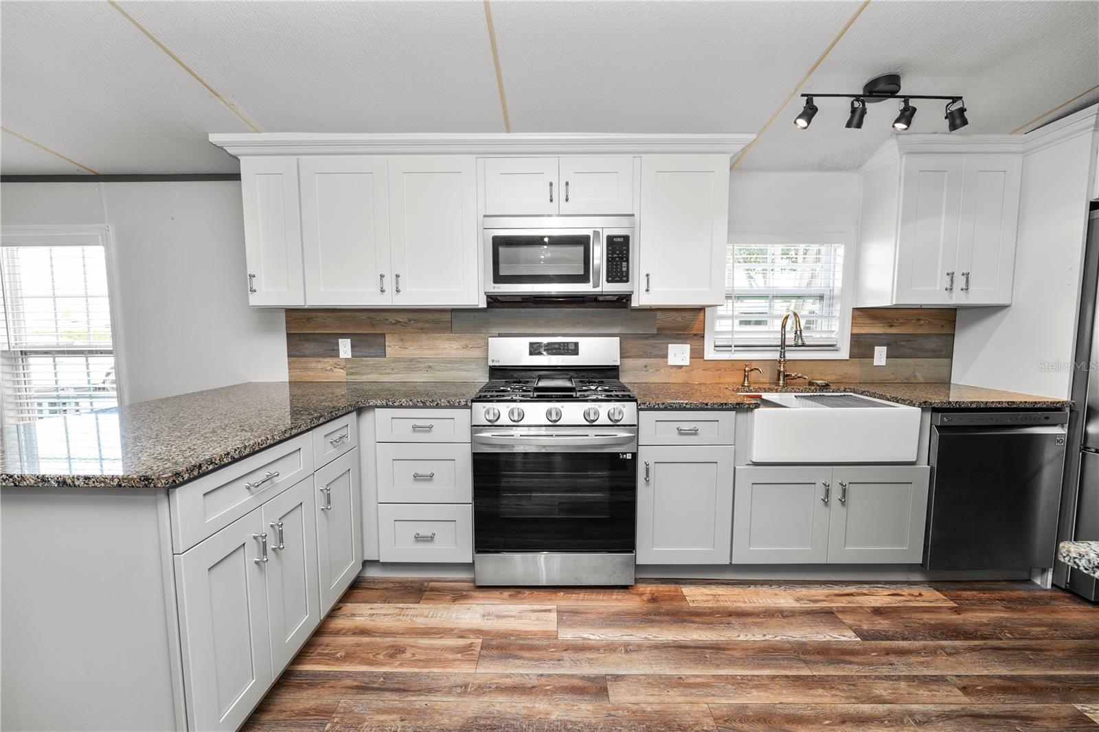 Image 16 of 25 For 5121 Shore Line Drive