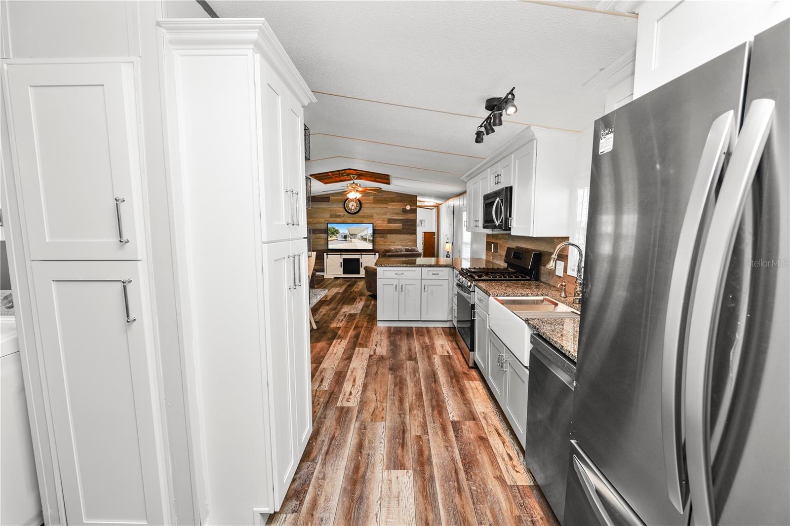 Image 17 of 25 For 5121 Shore Line Drive