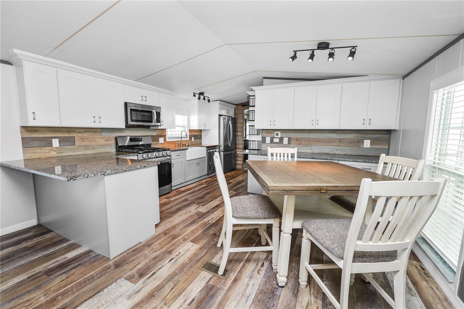 Image 18 of 25 For 5121 Shore Line Drive