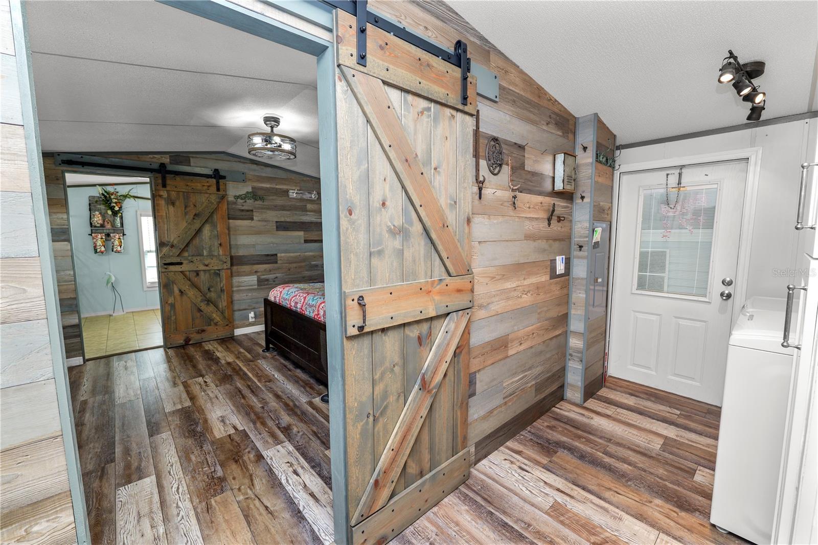 Image 19 of 25 For 5121 Shore Line Drive