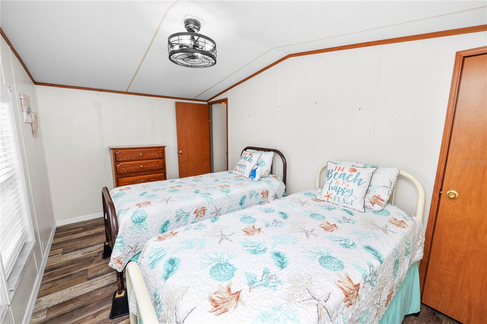 Image 21 of 25 For 5121 Shore Line Drive