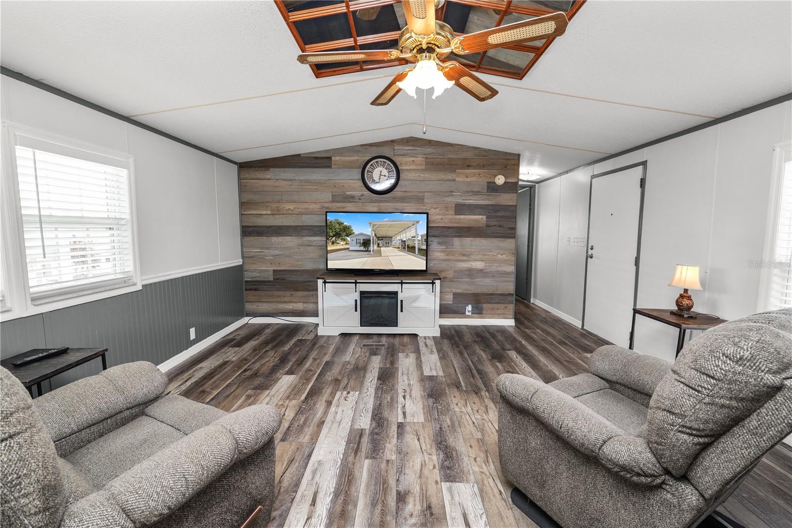 Image 5 of 25 For 5121 Shore Line Drive