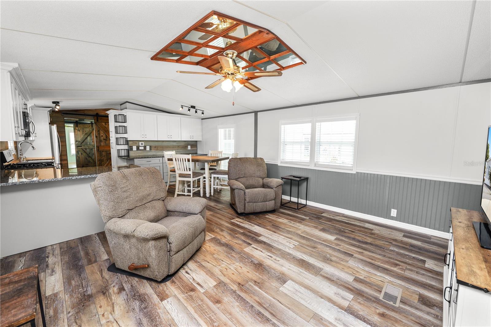 Image 7 of 25 For 5121 Shore Line Drive