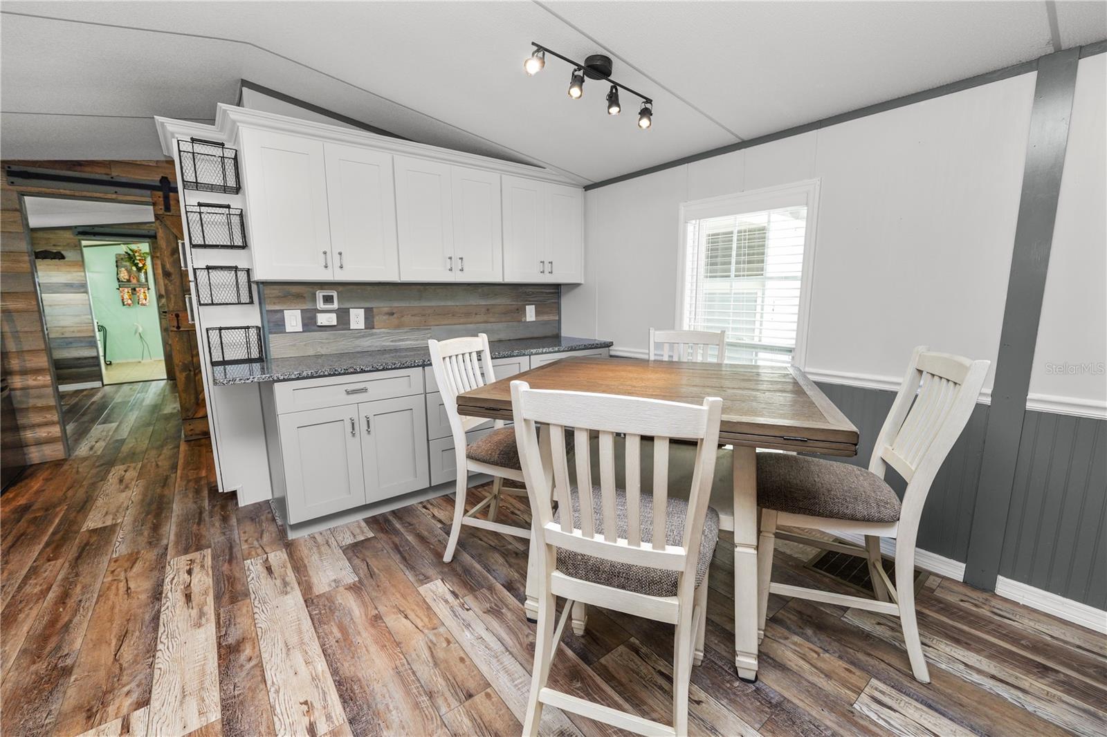 Image 8 of 25 For 5121 Shore Line Drive