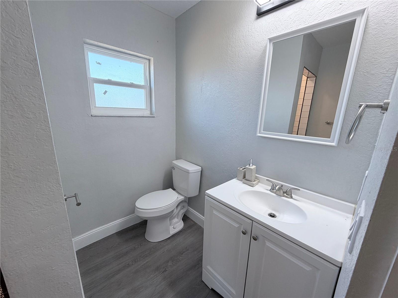 Image 10 of 13 For 1717 Bush Avenue