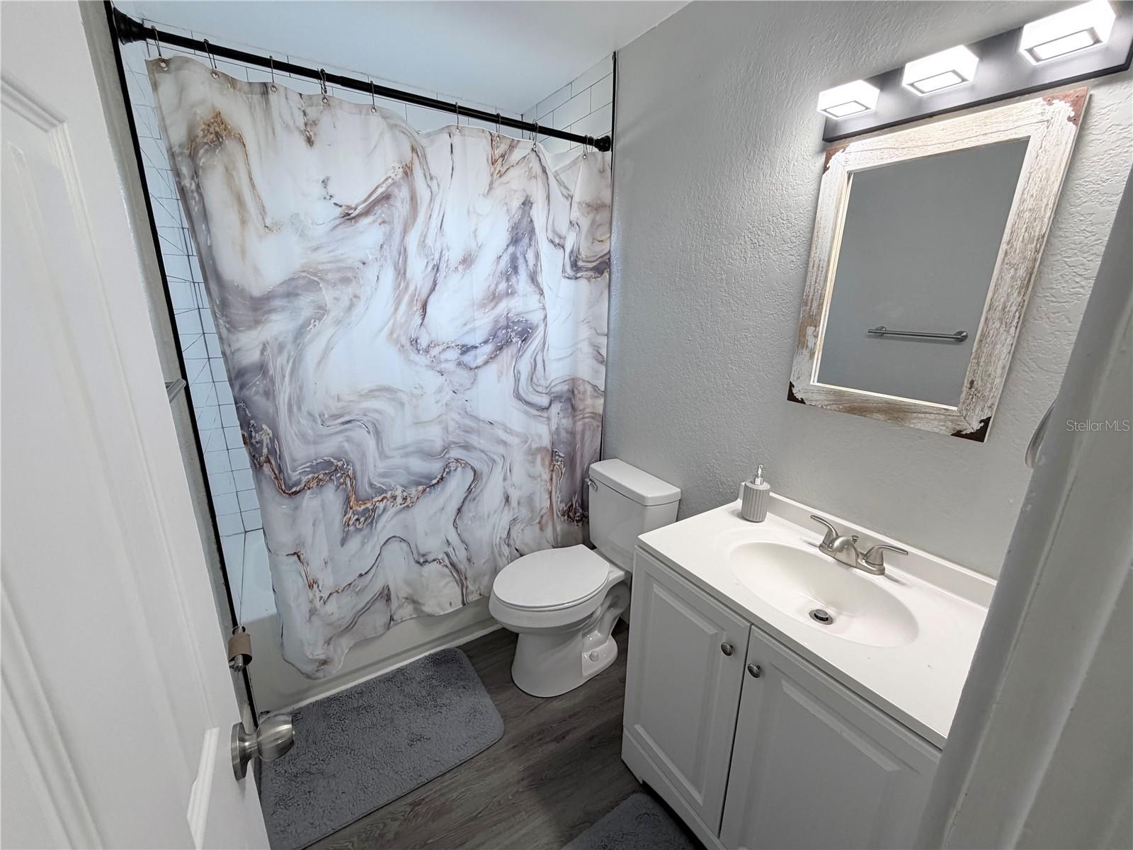 Image 7 of 13 For 1717 Bush Avenue