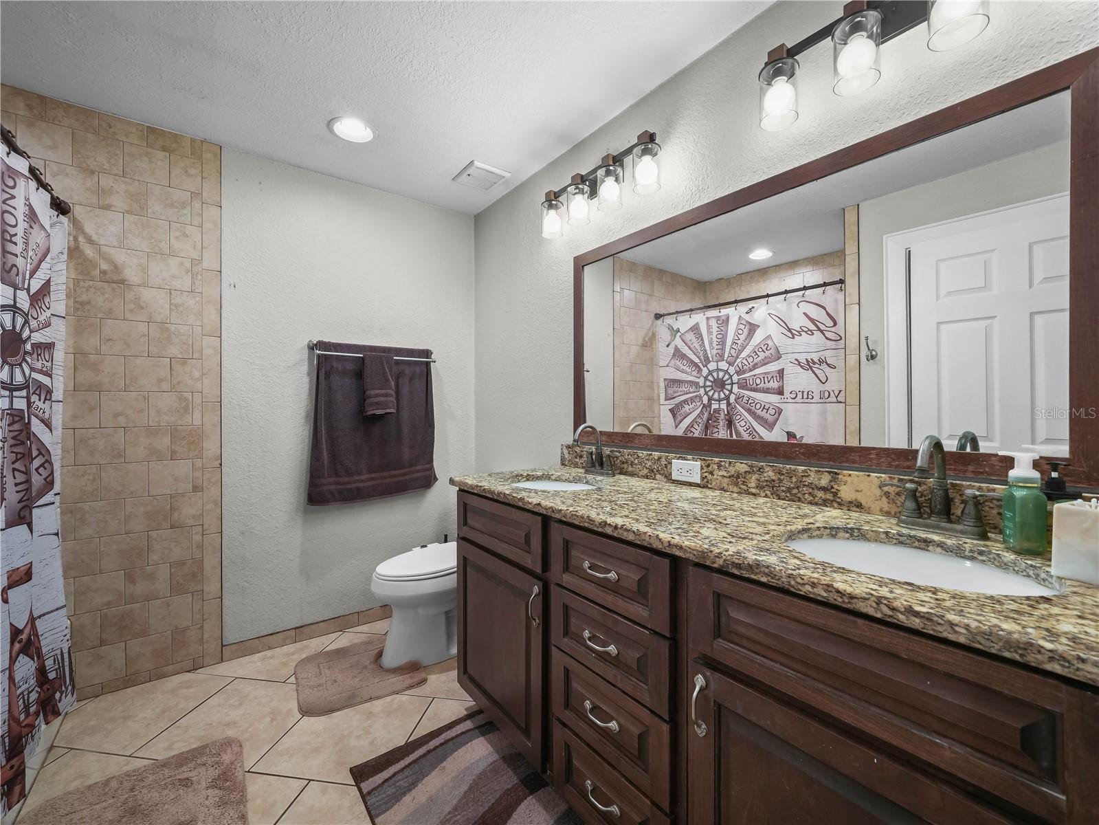 Image 21 of 47 For 124 Pangola Drive