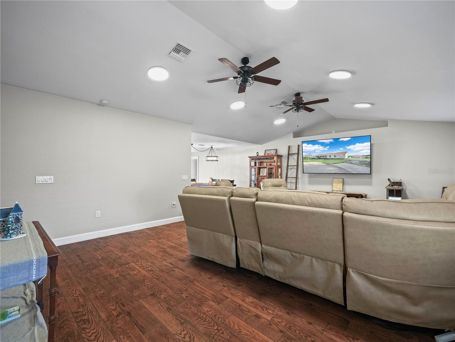 Image 6 of 47 For 124 Pangola Drive