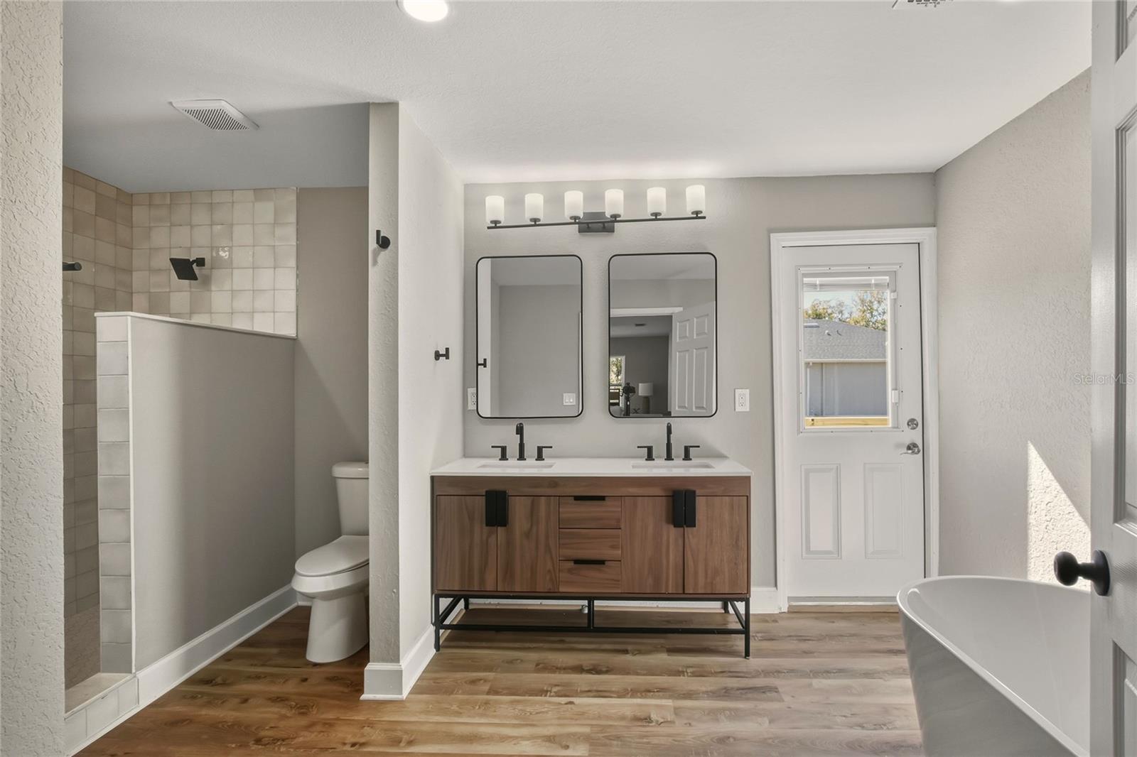 Image 15 of 66 For 400 Patica Road Ne