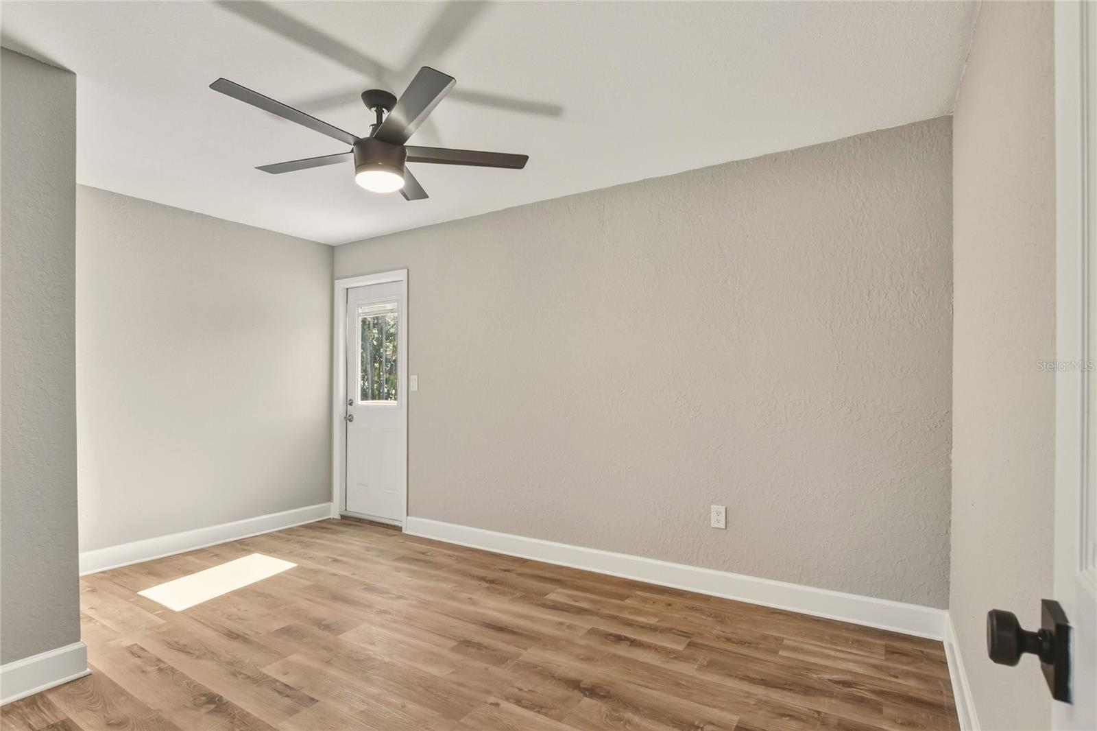 Image 21 of 66 For 400 Patica Road Ne