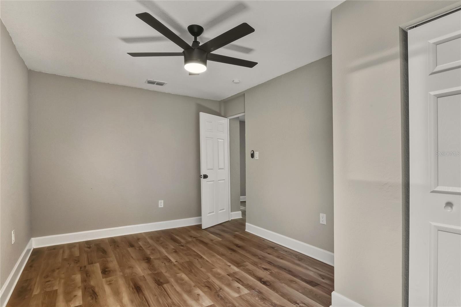 Image 22 of 66 For 400 Patica Road Ne