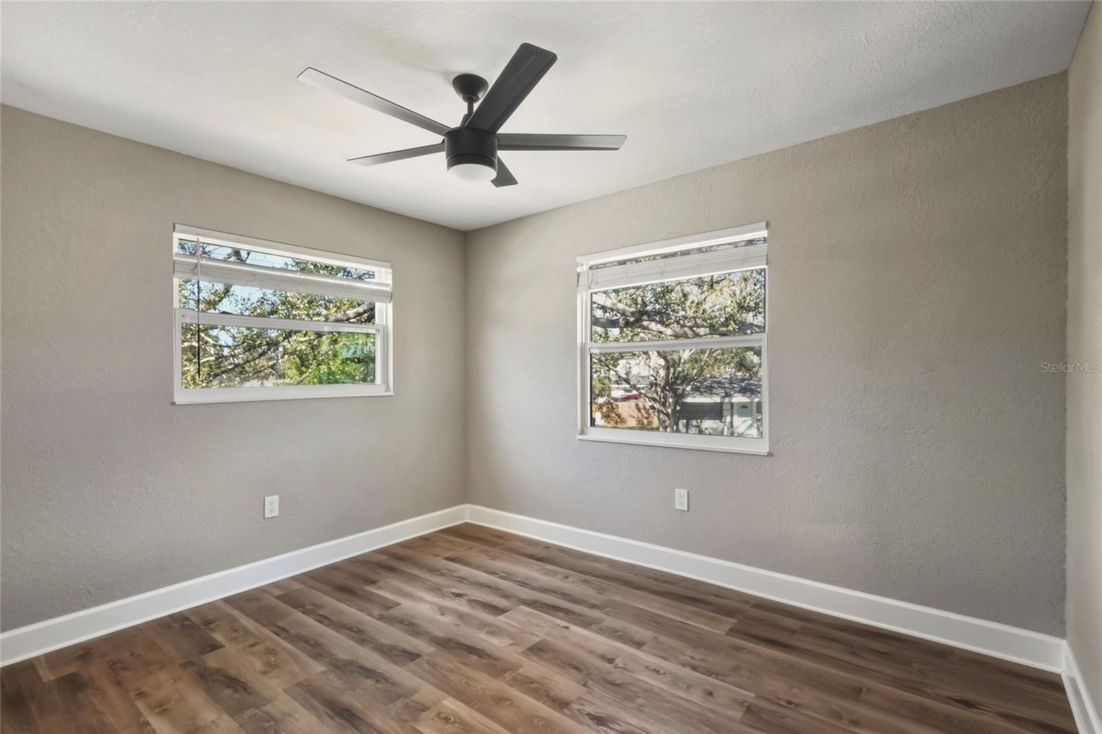 Image 27 of 66 For 400 Patica Road Ne