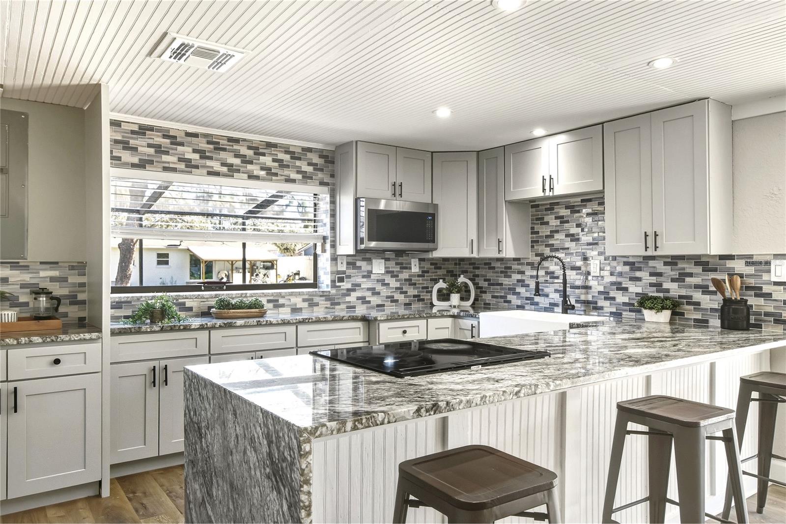 Image 31 of 66 For 400 Patica Road Ne