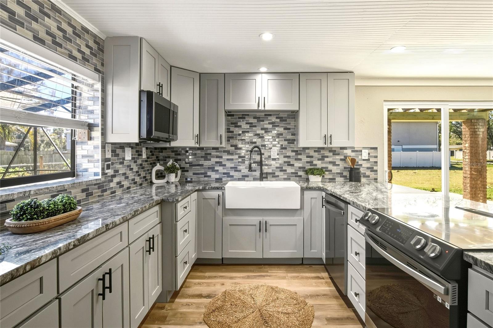 Image 32 of 66 For 400 Patica Road Ne