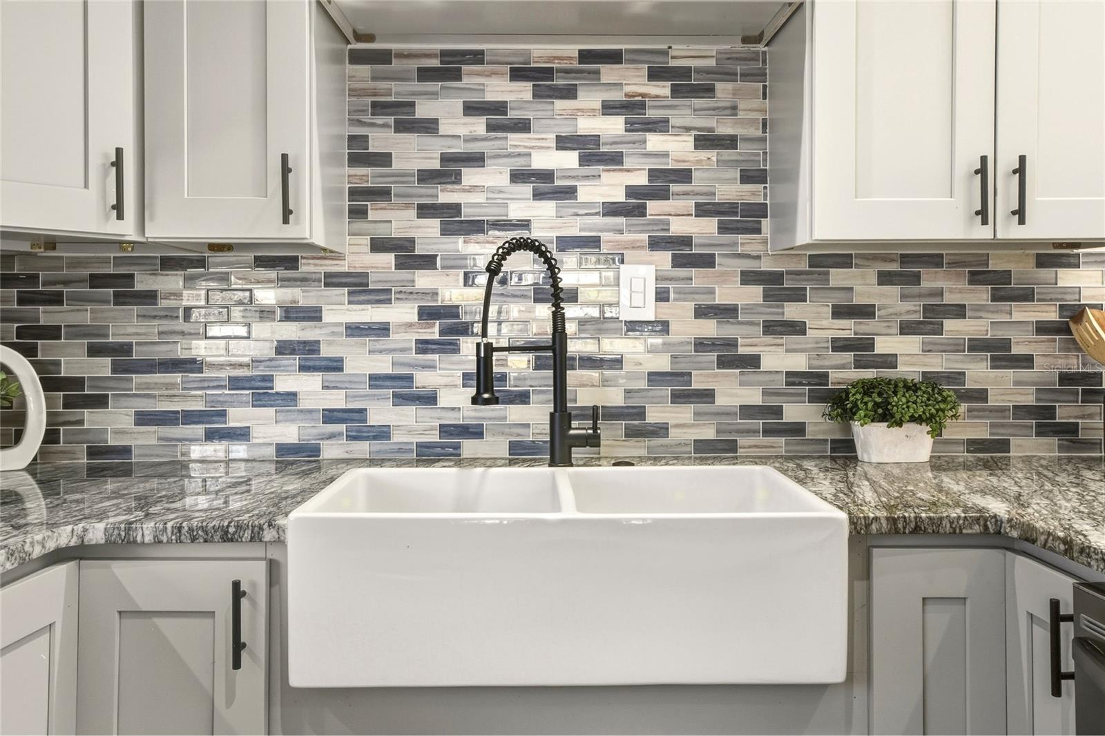 Image 33 of 66 For 400 Patica Road Ne