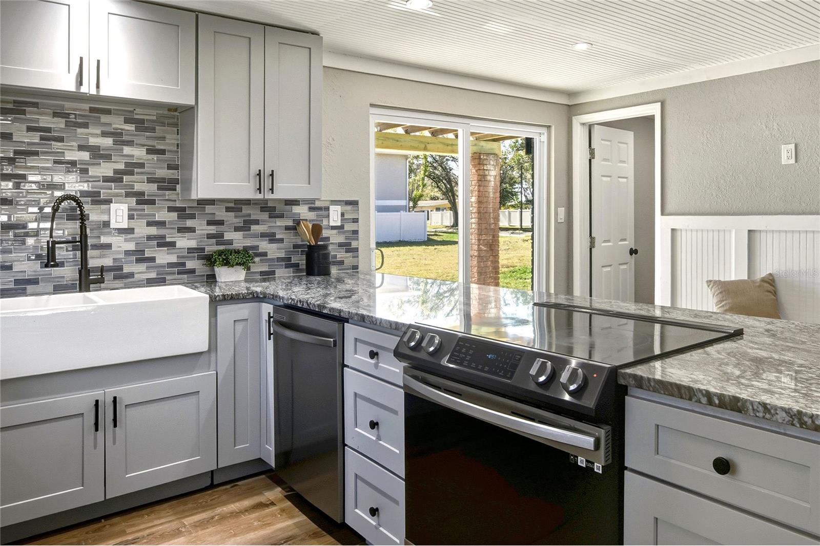 Image 34 of 66 For 400 Patica Road Ne