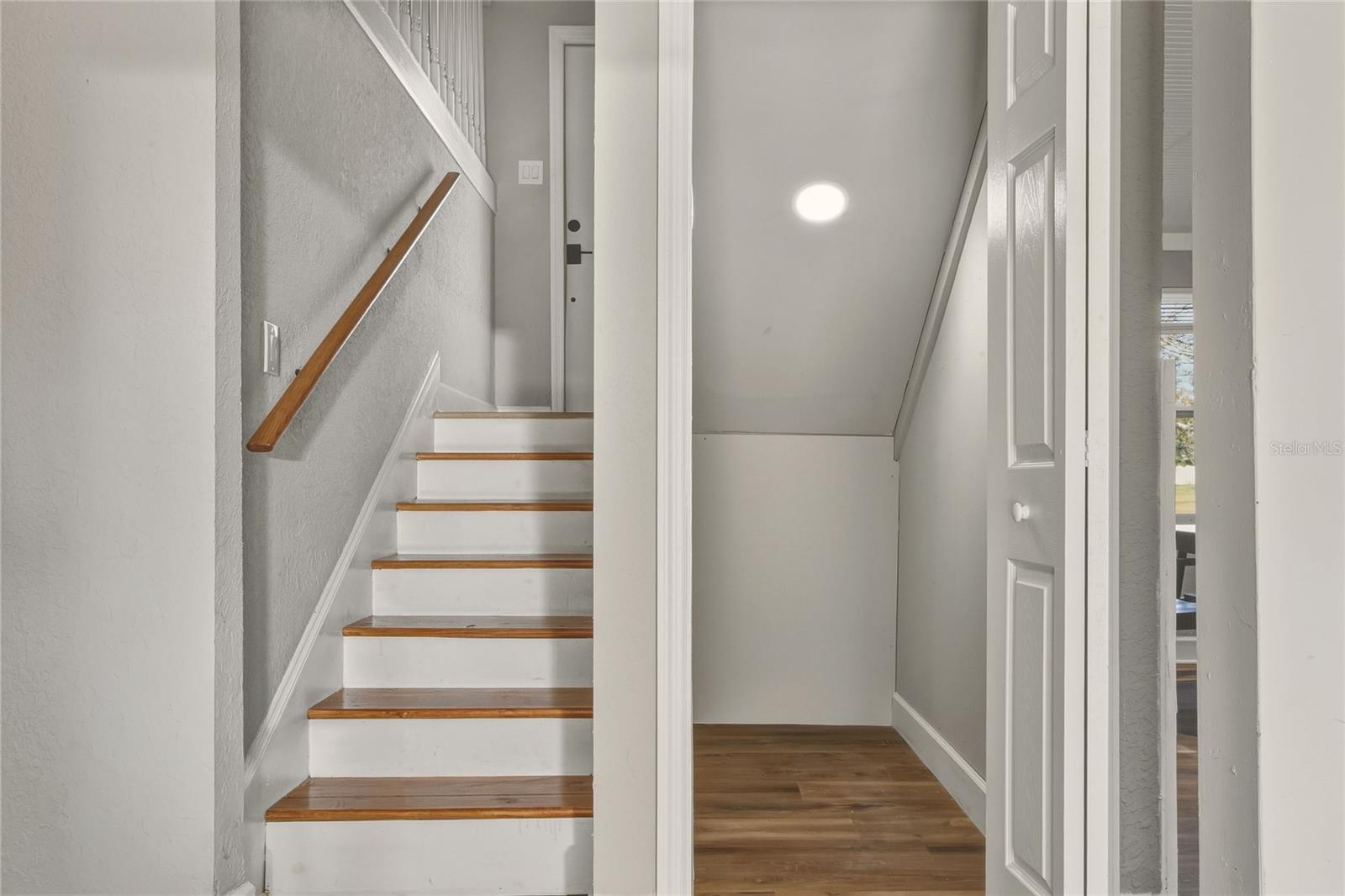 Image 38 of 66 For 400 Patica Road Ne