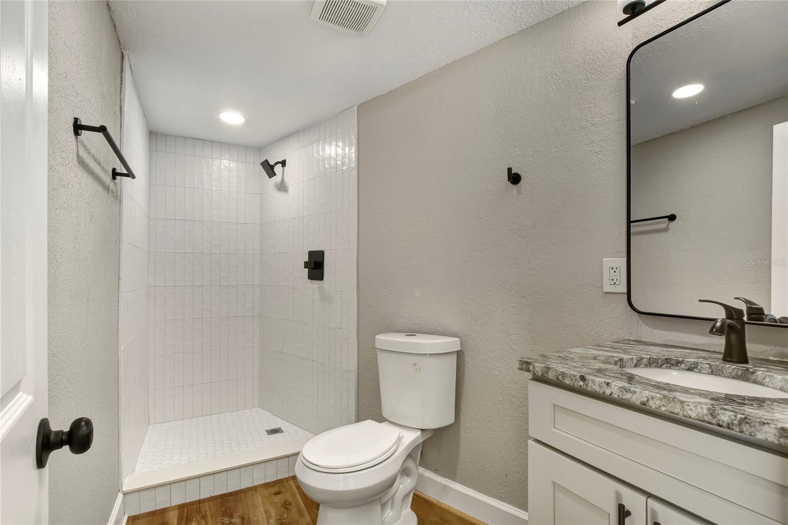 Image 42 of 66 For 400 Patica Road Ne