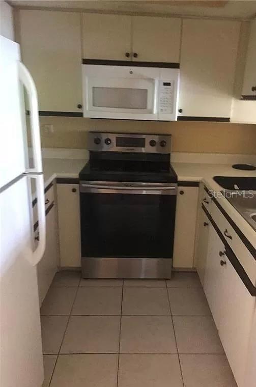 Image 6 of 12 For 733 Carpenters Way 37