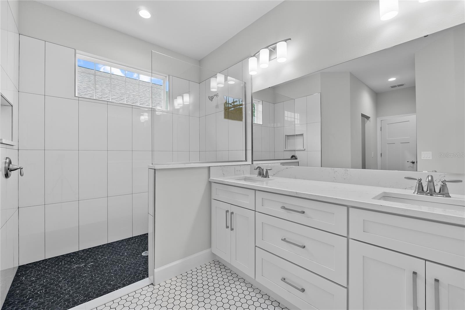 Image 12 of 16 For 4545 Fairway Oaks Drive