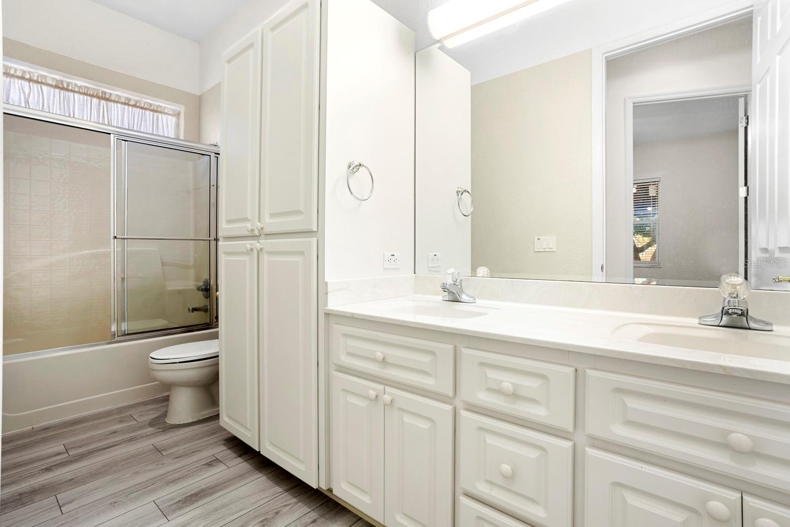 Image 28 of 66 For 1075 Motorcoach Drive