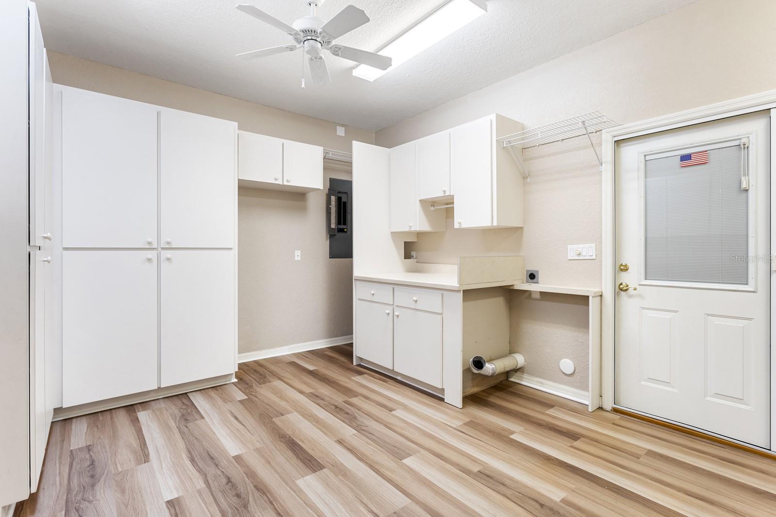 Image 33 of 66 For 1075 Motorcoach Drive