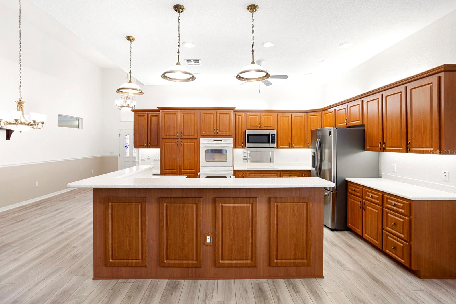 Image 8 of 66 For 1075 Motorcoach Drive