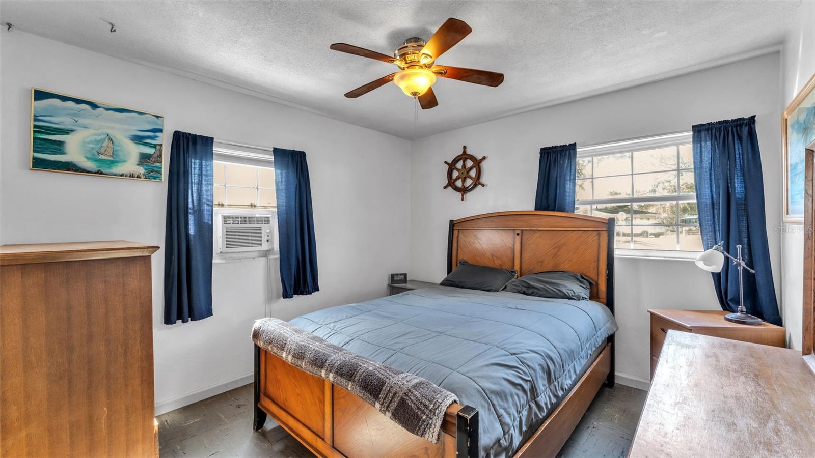 Image 13 of 39 For 2802 Canal Drive N