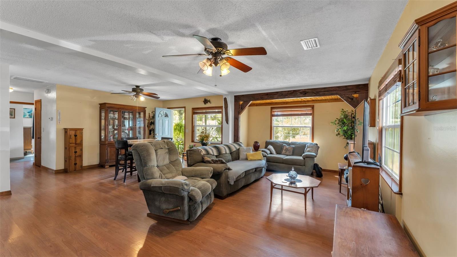 Image 3 of 39 For 2802 Canal Drive N