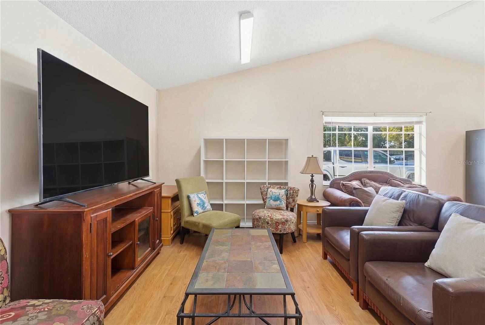 Image 10 of 33 For 11004 Martha Avenue