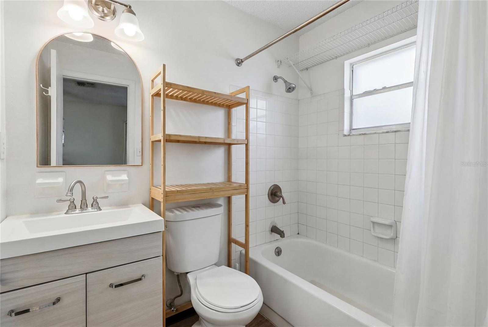 Image 17 of 33 For 11004 Martha Avenue