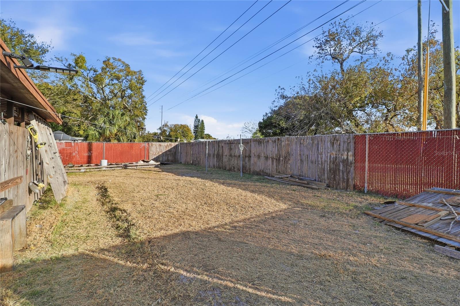 Image 21 of 33 For 11004 Martha Avenue